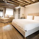 Classy Bourgeois - Chic 2 Bedroom Apt In Le Marais