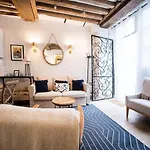 Classy Bourgeois - Chic 2 Bedroom Apt In Le Marais