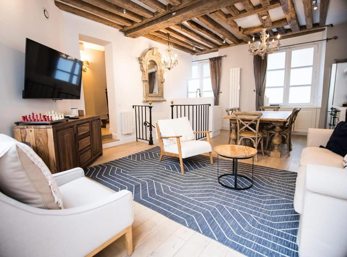 Classy Bourgeois - Chic 2 Bedroom In Le Marais Apartment
